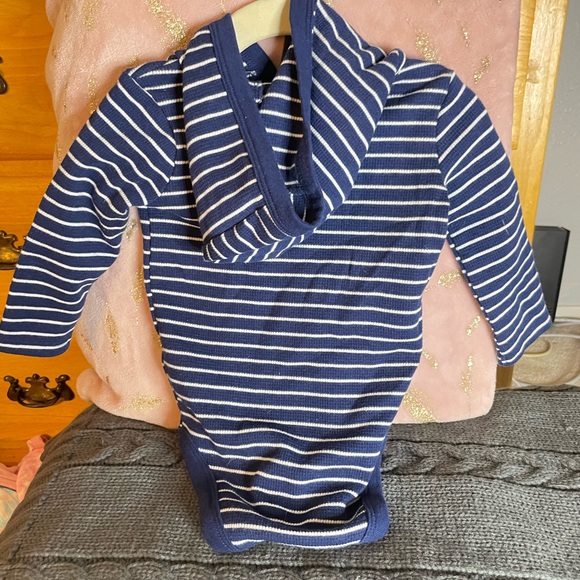 Carters striped hooded onesie - Picture 2 of 3